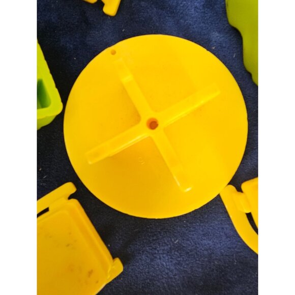 Vintage Fisher Price Little‎ Peoples Table And Chairs Yellow And Green - Picture 5 of 10